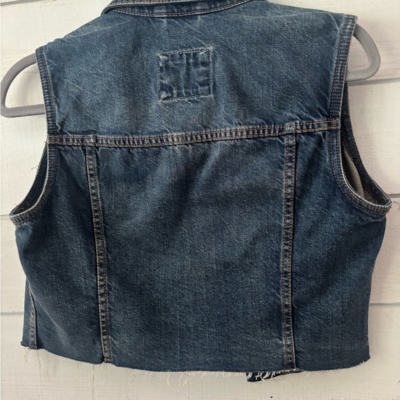 Abercrombie & Fitch Blue Denim Vest, cropped and has raw hem. Great condition - Picture 8 of 9